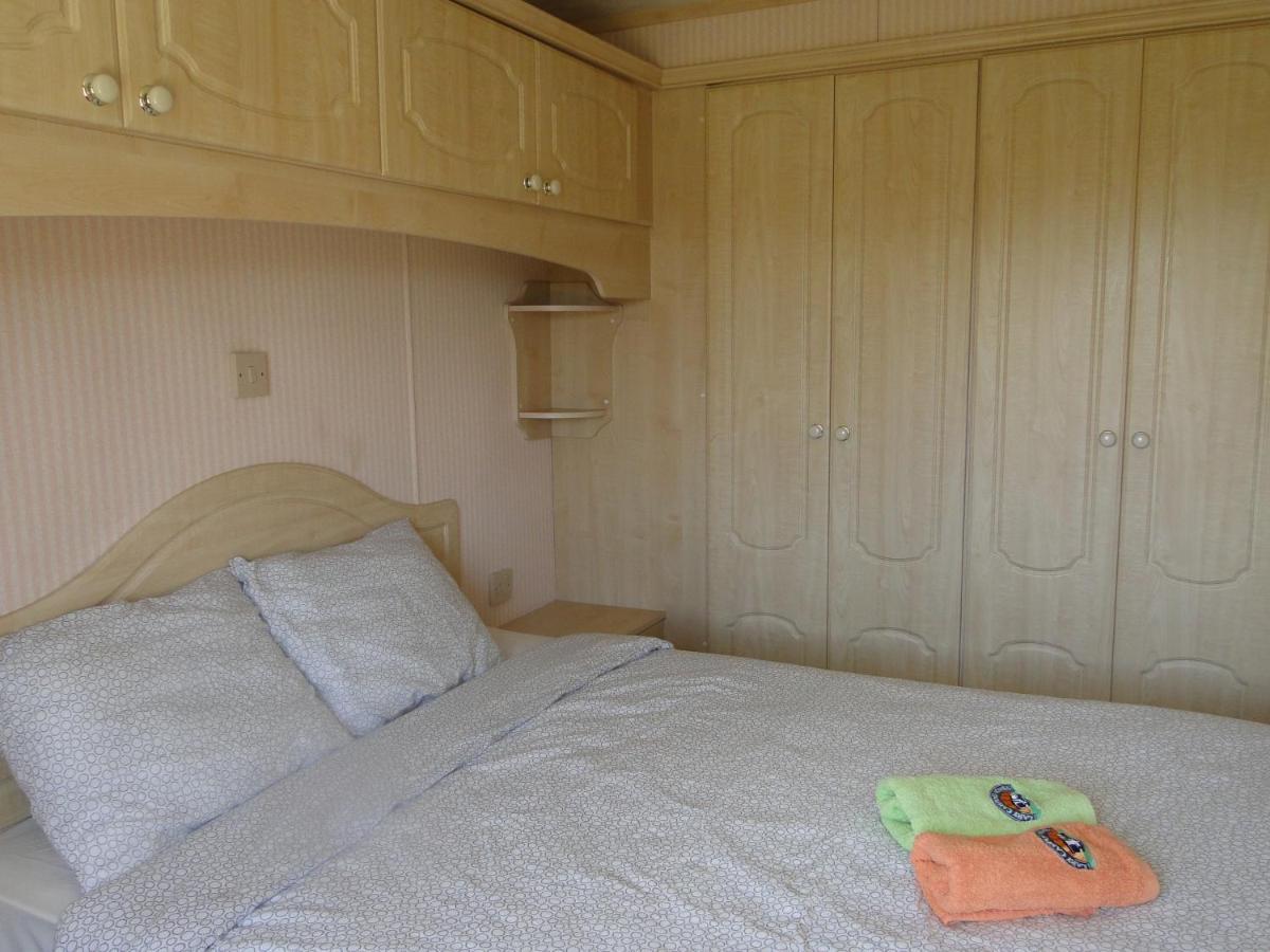 Lary Camping Homes - Domki Dabrowka Gostynin Bagian luar foto